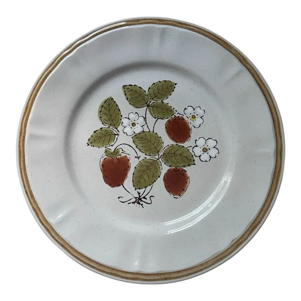 Vintage American Hearthside Berries 'n Cream 10.5